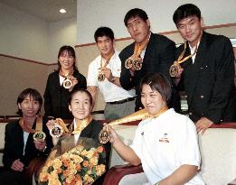 Japanese judo gold-medal winners return home